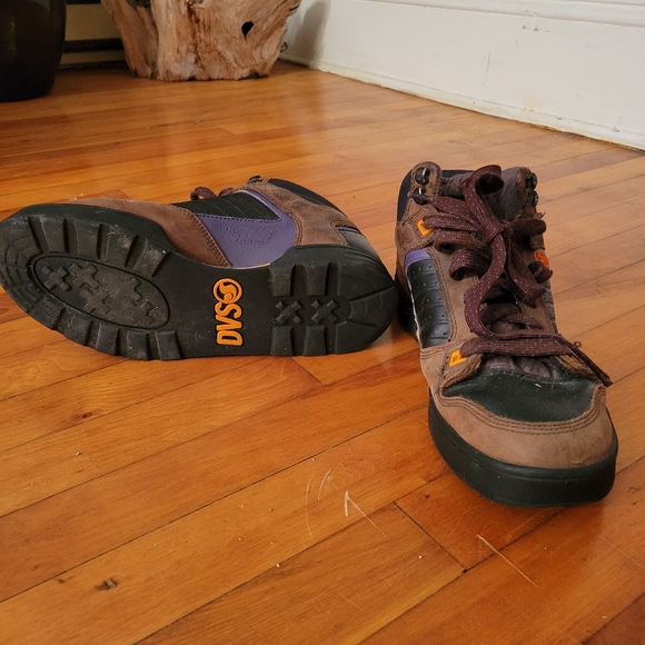 DVS  winterized skate shoe with hidden pocket - Picture 2 of 4